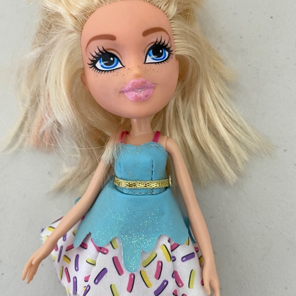 2015 MGA Bratz Fashion Action Figure Doll Sweet Sweet Style Cloe 10 inches - Picture 2 of 9